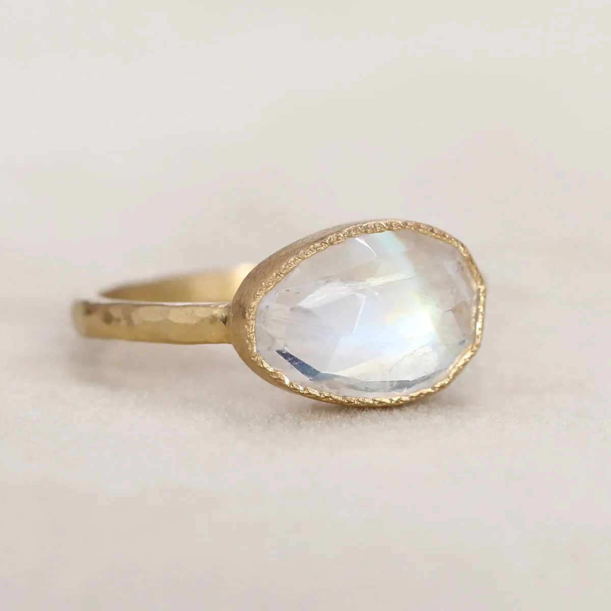 2.34ct Moonstone ring