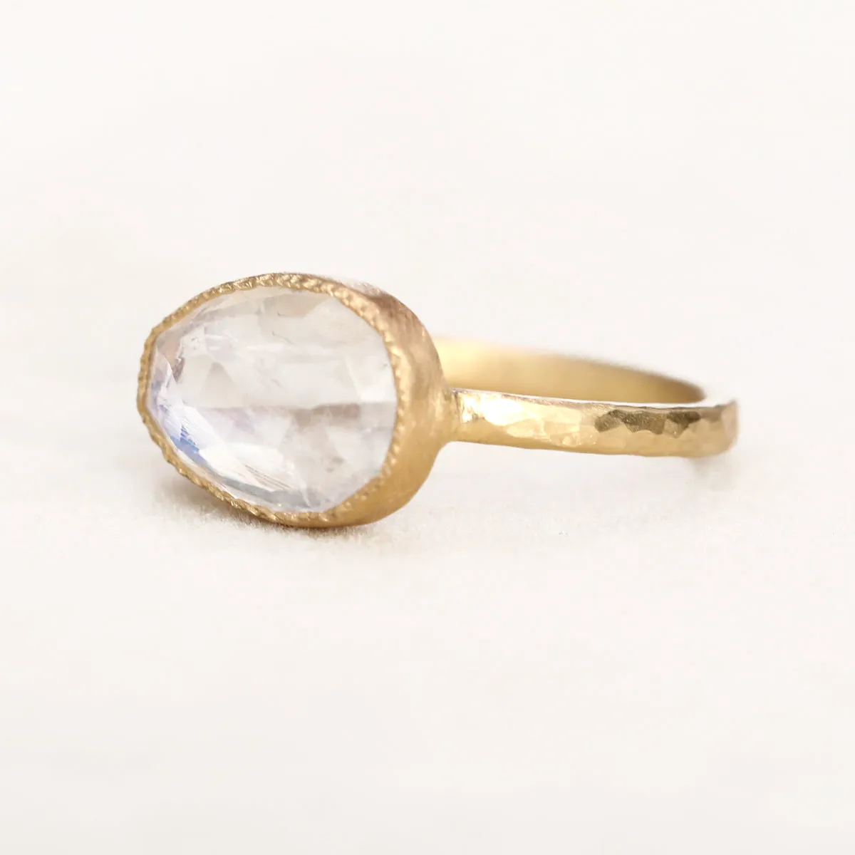 2.34ct Moonstone ring