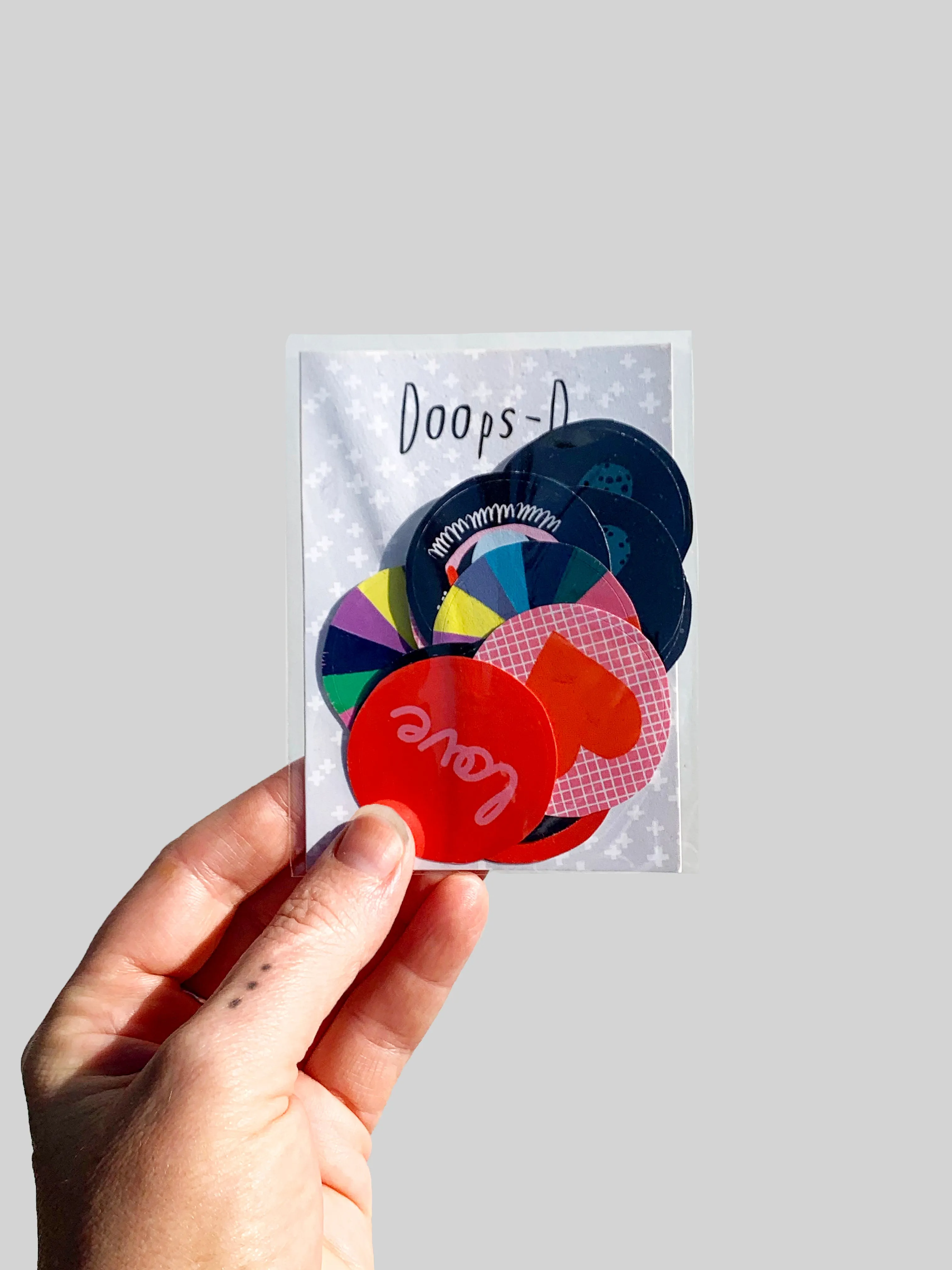 A collection of 15 x 38cm circle stickers