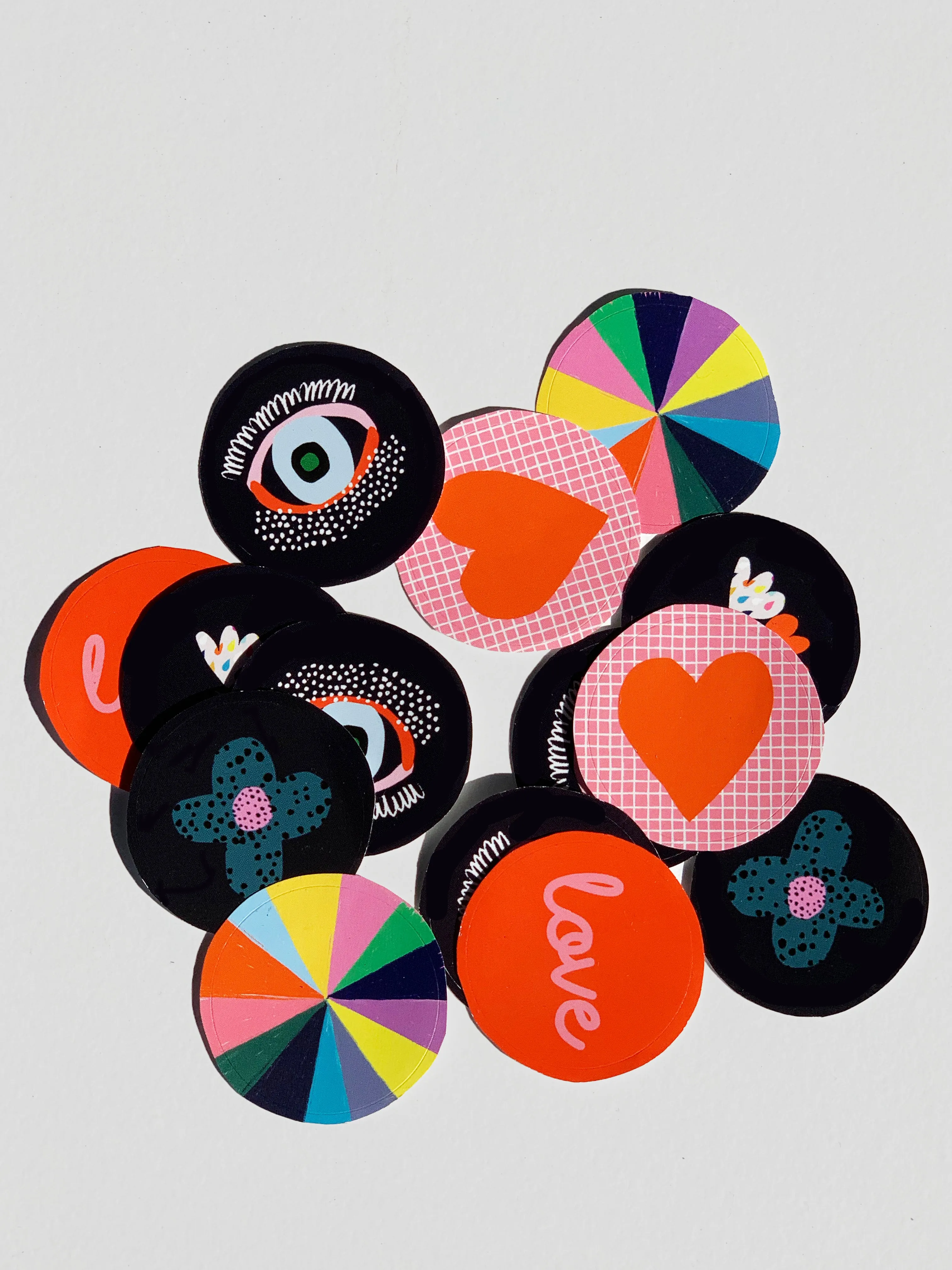 A collection of 15 x 38cm circle stickers