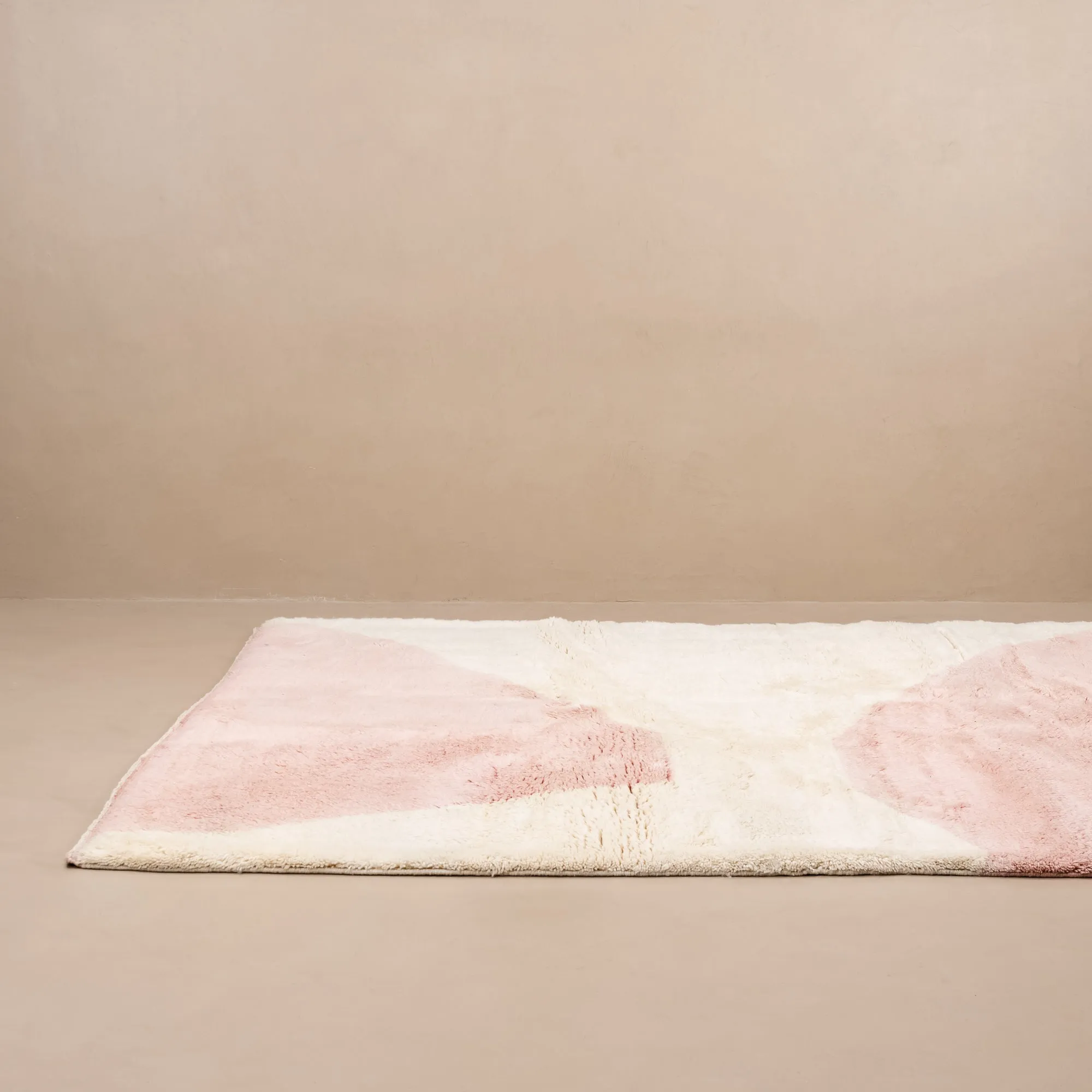 Blushing Petals - Luxury Shag Moroccan Rug