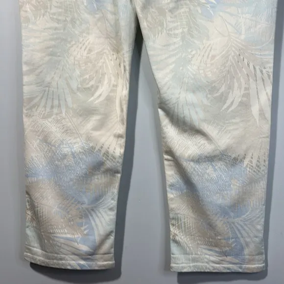 Chico’s Jeans Blue/White Patterned So Slimming Girlfriend Crop in Sz 2.5/14  NWT