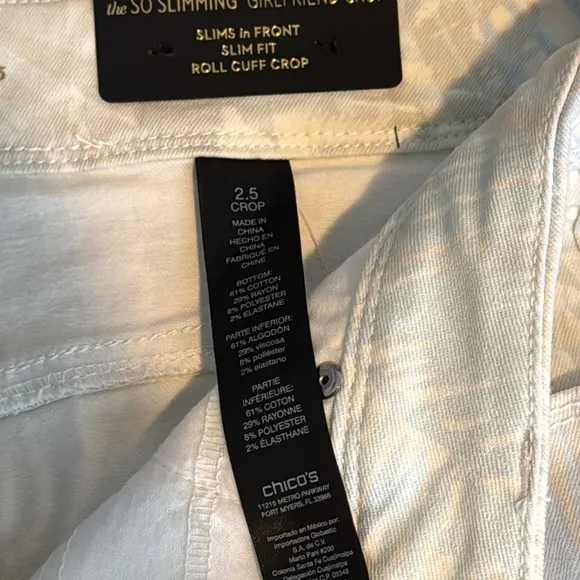 Chico’s Jeans Blue/White Patterned So Slimming Girlfriend Crop in Sz 2.5/14  NWT
