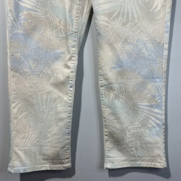 Chico’s Jeans Blue/White Patterned So Slimming Girlfriend Crop in Sz 2.5/14  NWT