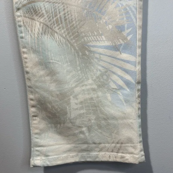 Chico’s Jeans Blue/White Patterned So Slimming Girlfriend Crop in Sz 2.5/14  NWT