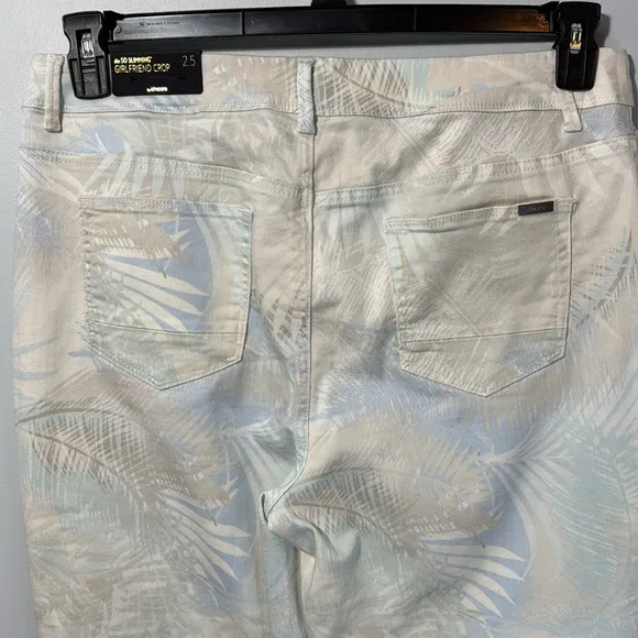Chico’s Jeans Blue/White Patterned So Slimming Girlfriend Crop in Sz 2.5/14  NWT