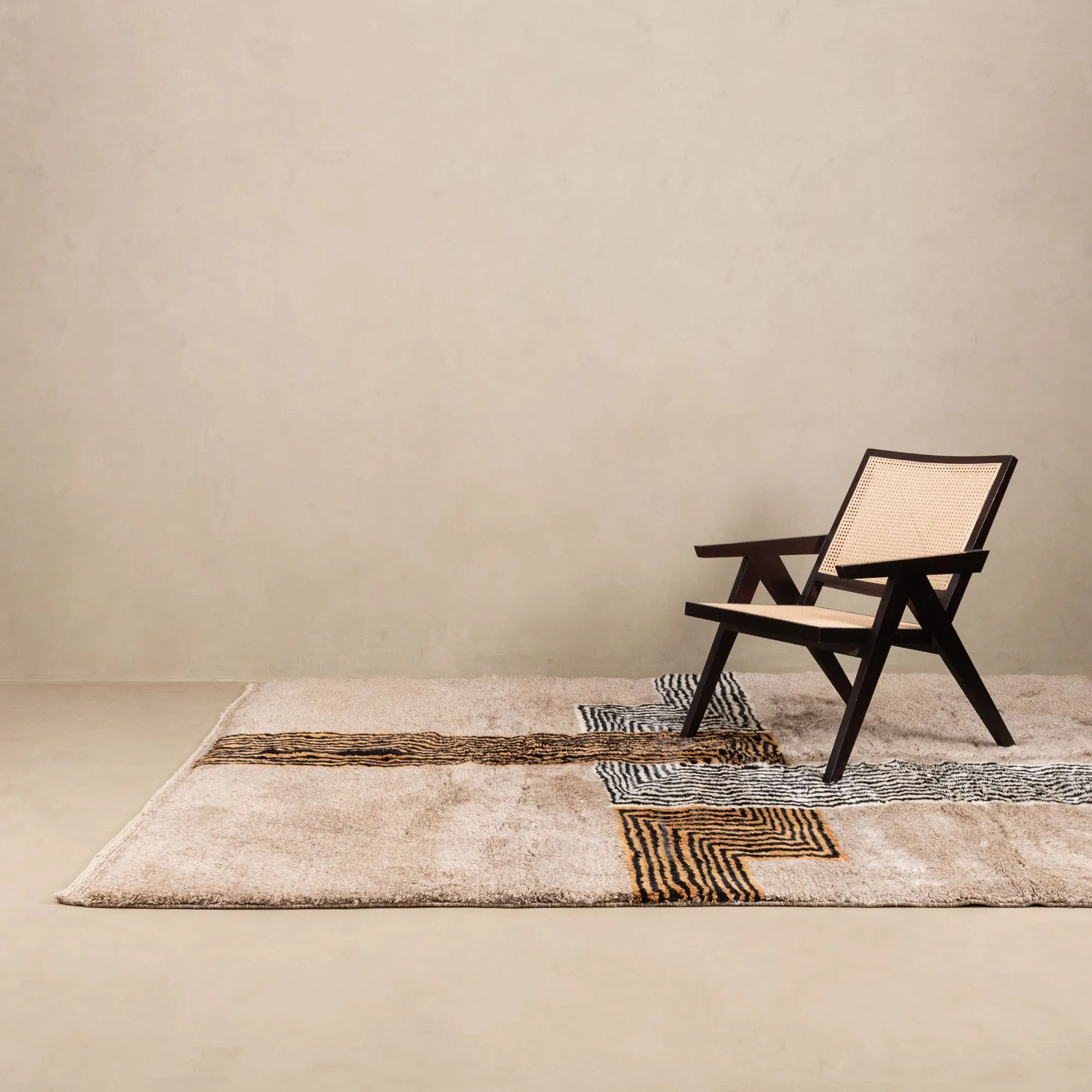 Crossing Lines - luxury beni mrirt rug