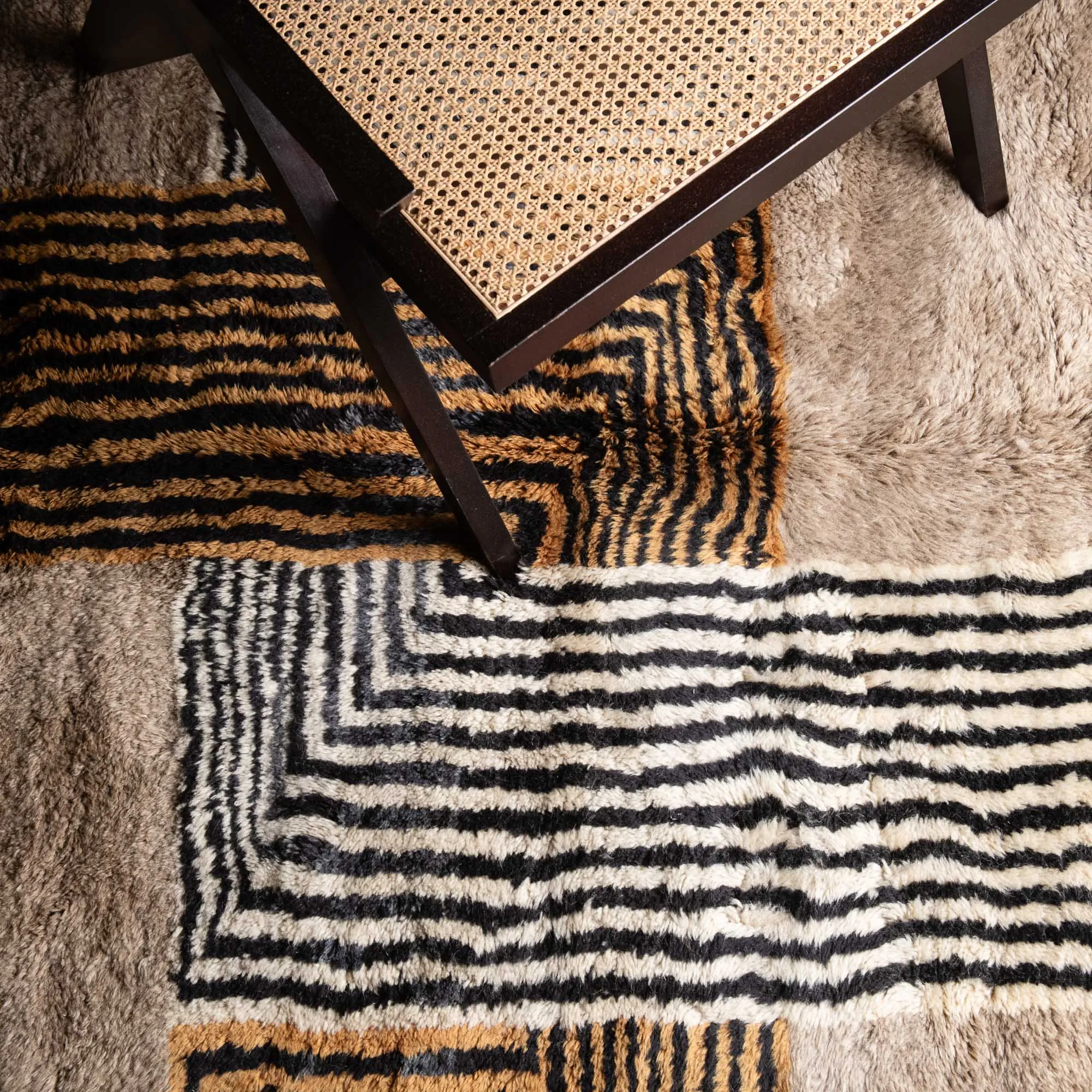 Crossing Lines - luxury beni mrirt rug