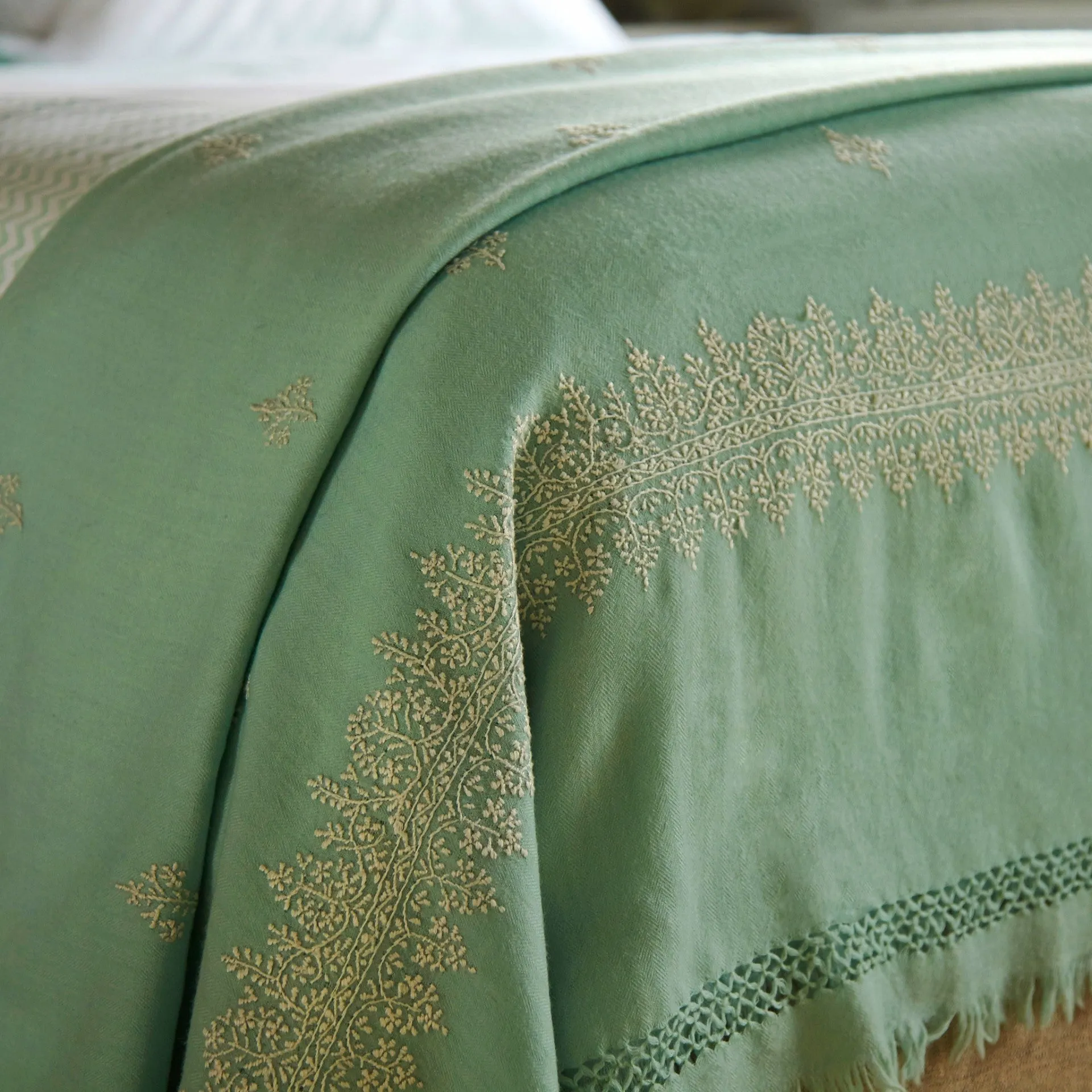 Hand Embroidered Kashmiri Blankets