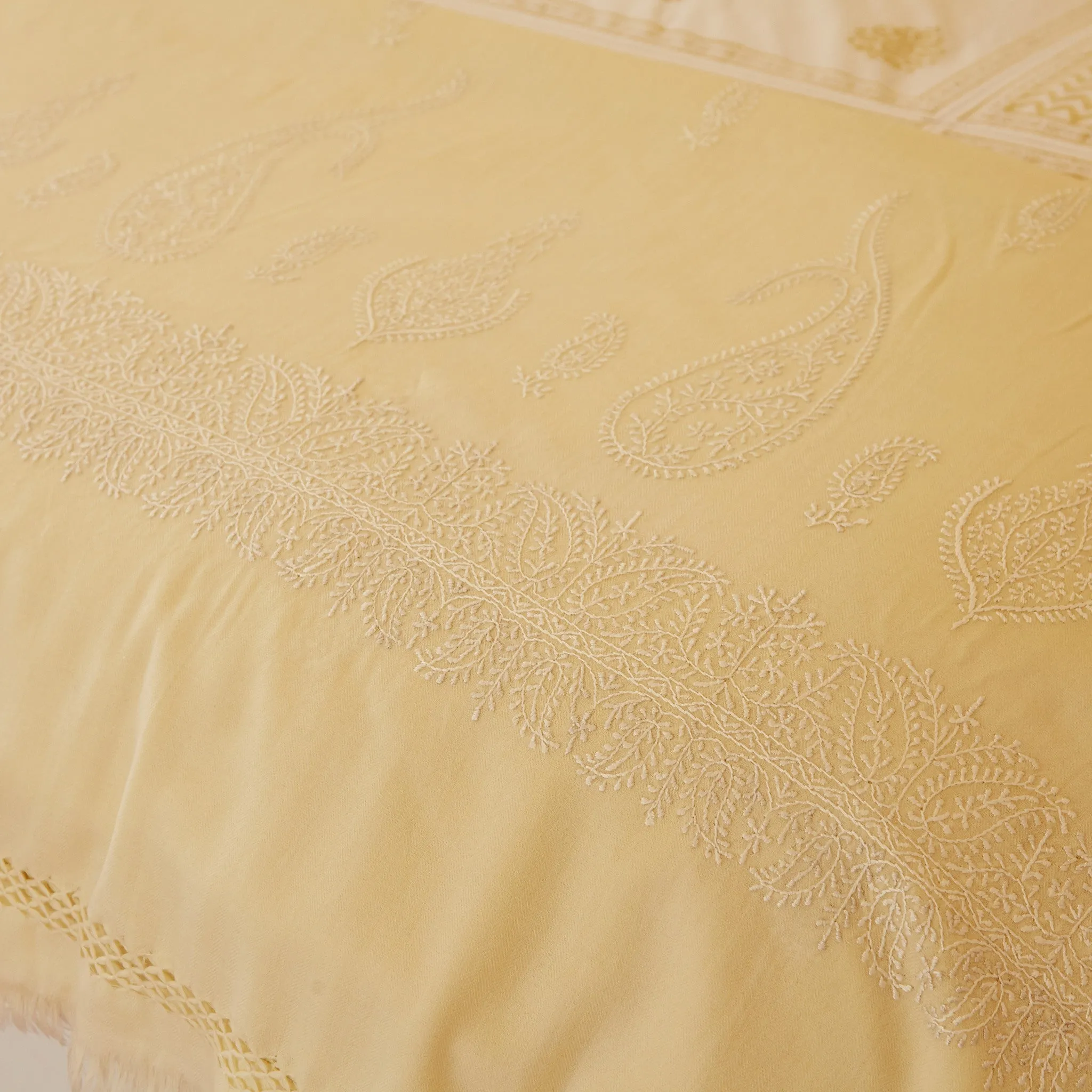 Hand Embroidered Kashmiri Blankets