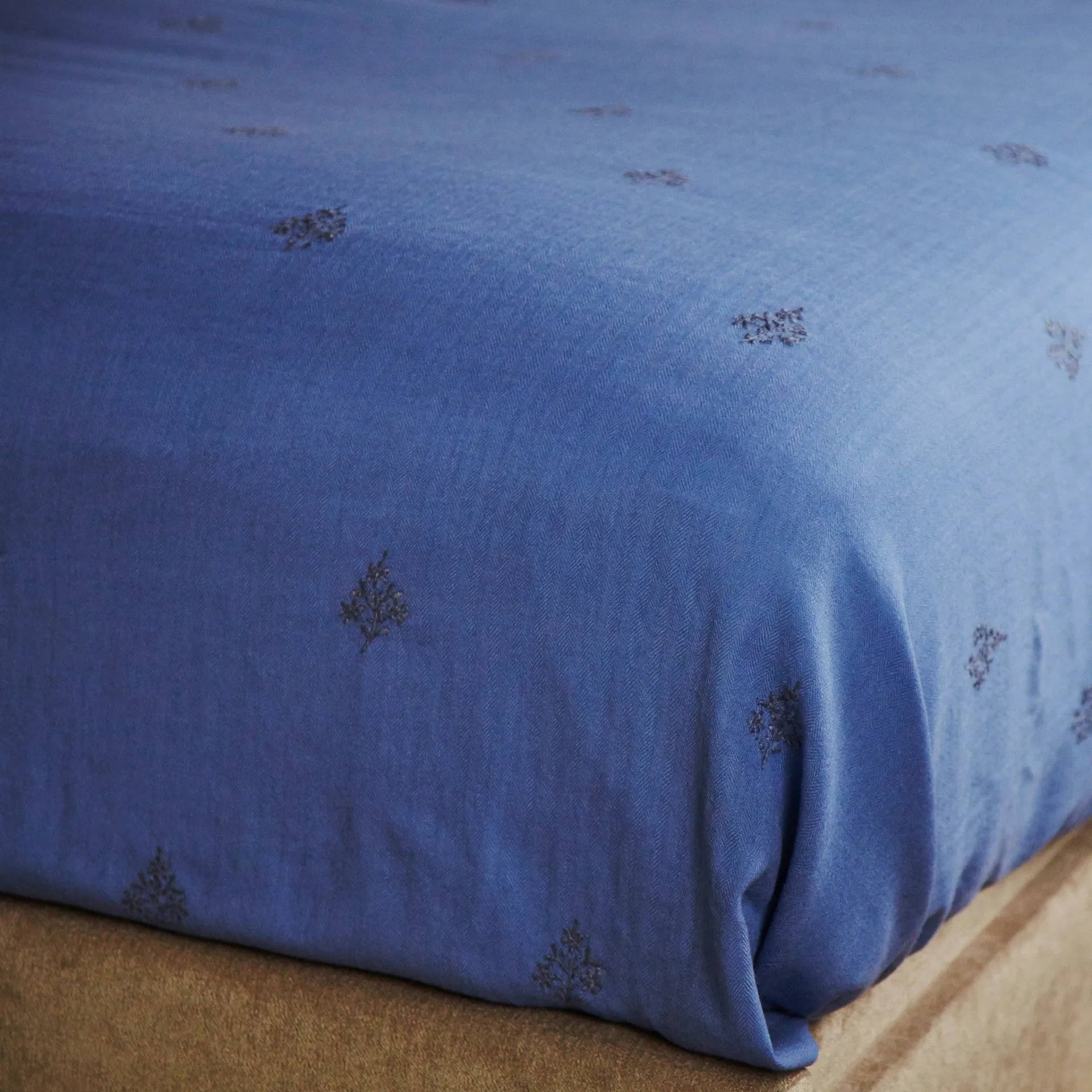 Hand Embroidered Kashmiri Blankets