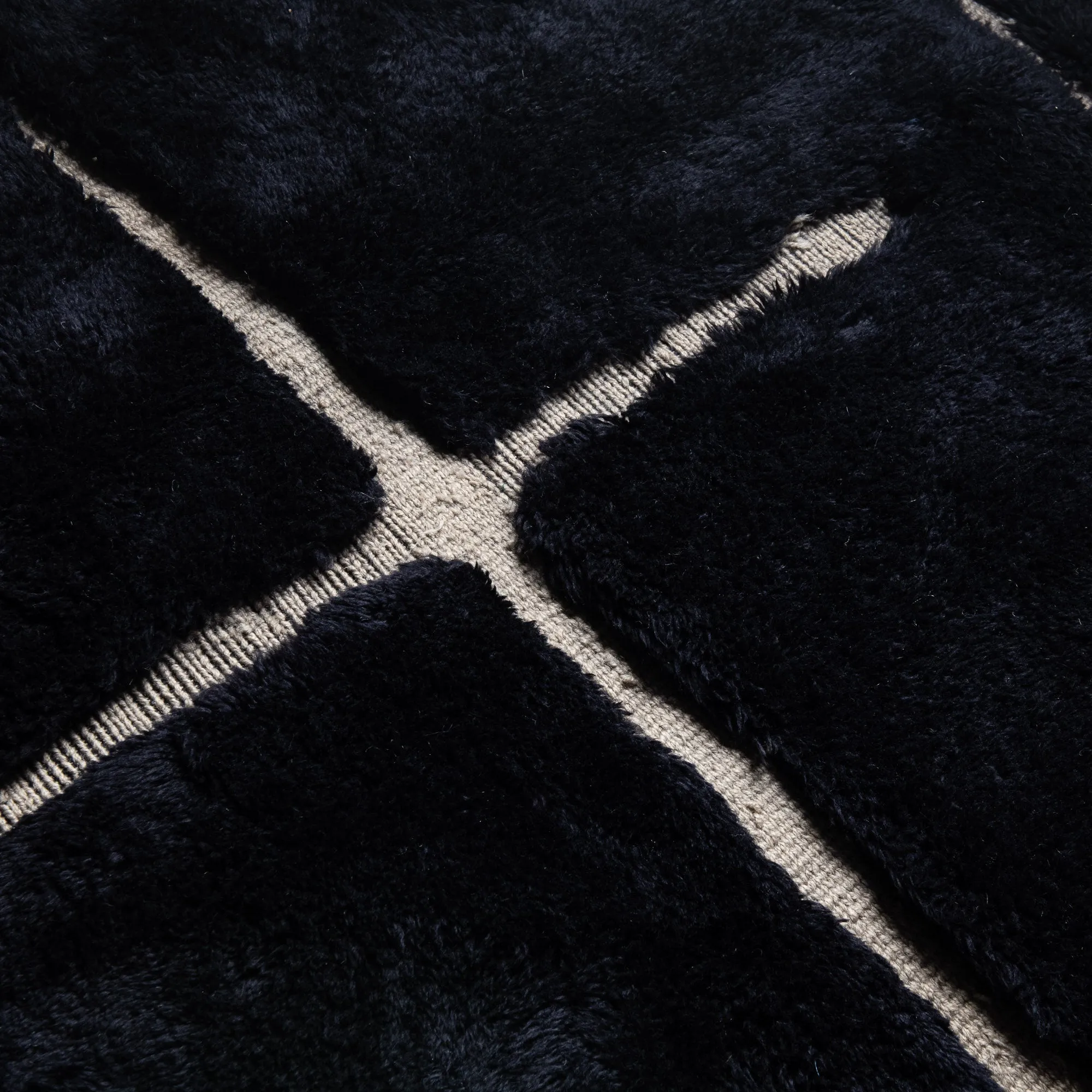 Heart Beat Round - Luxury Shag Moroccan Rug