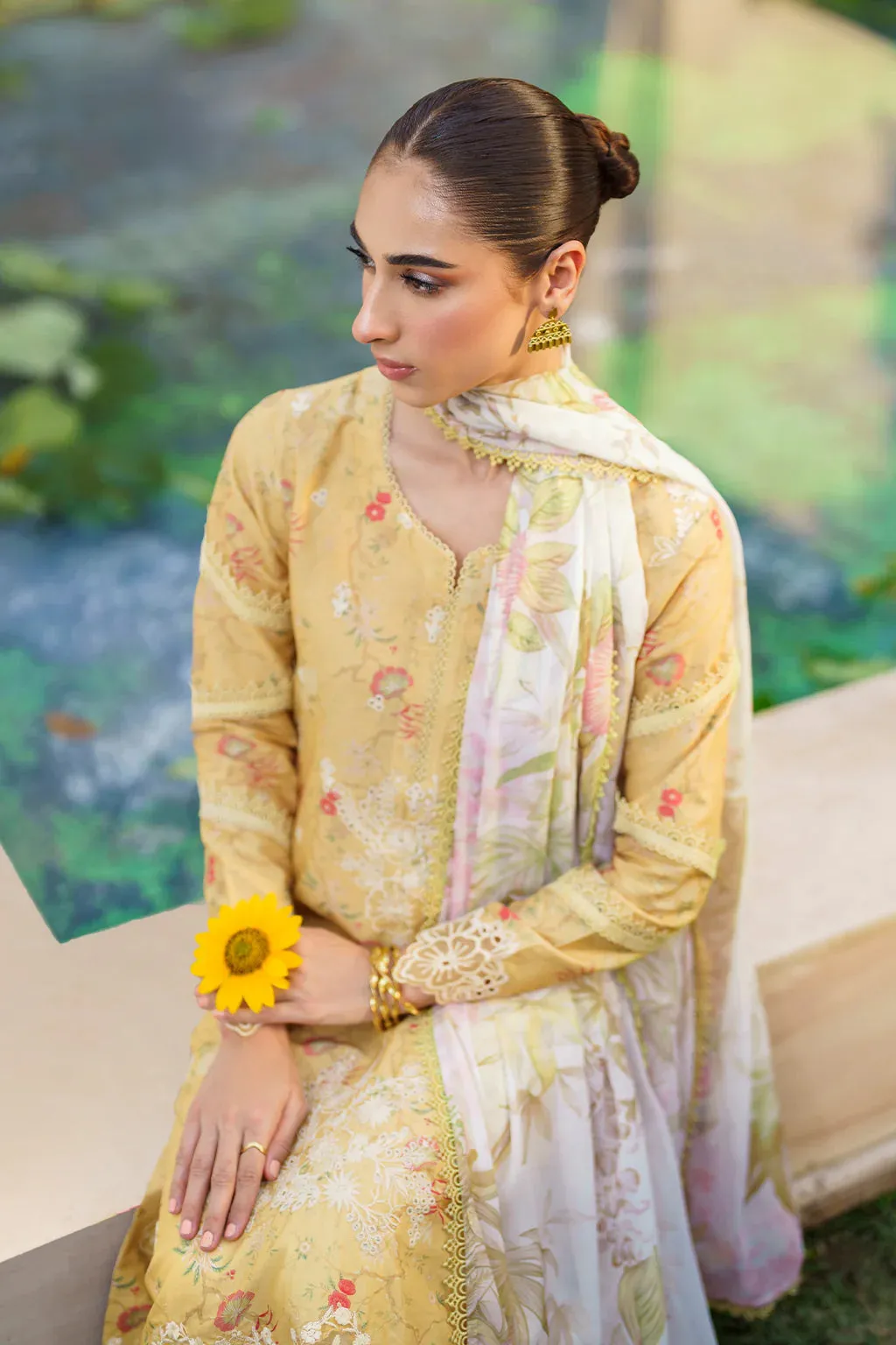 Iznik Luxury Embroidered Lawn SFL-09