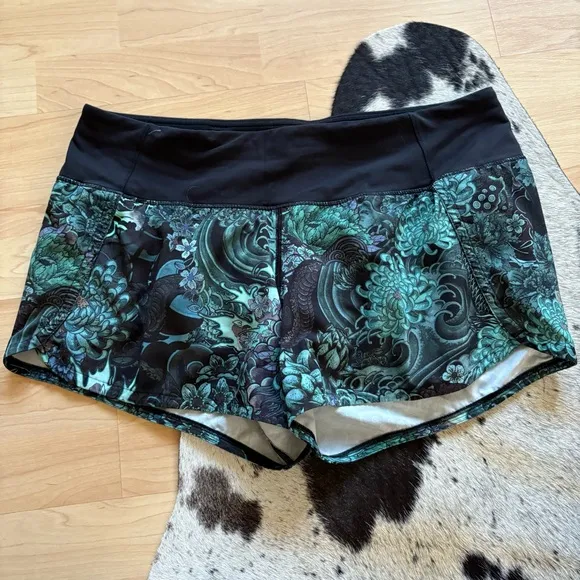 LULULEMON Run Times Short II 4&quot; Memoir Multi Green Size 8