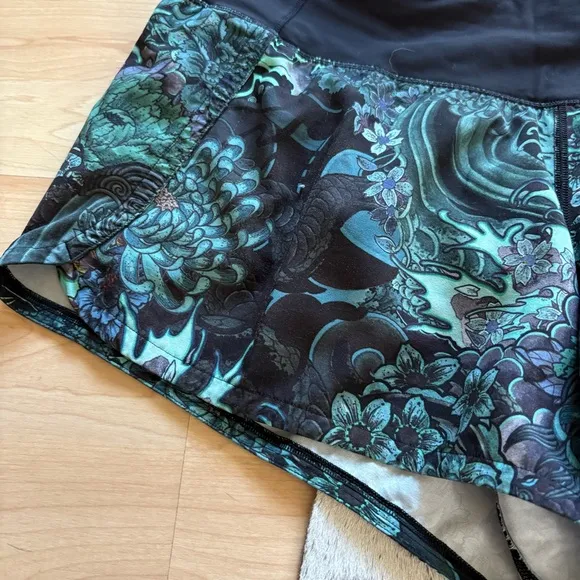 LULULEMON Run Times Short II 4&quot; Memoir Multi Green Size 8
