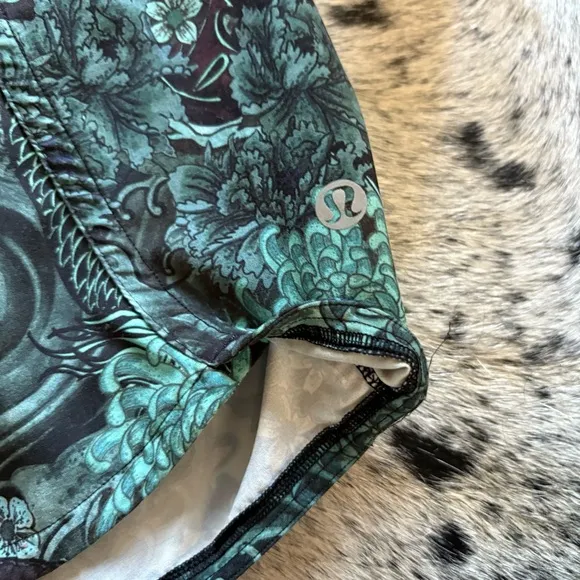 LULULEMON Run Times Short II 4&quot; Memoir Multi Green Size 8