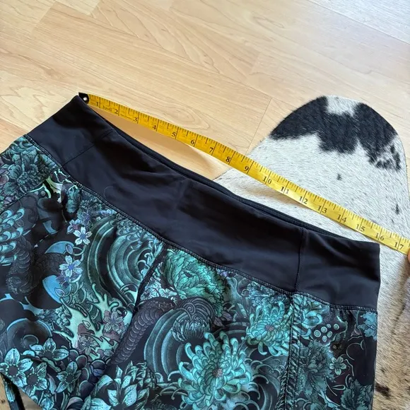 LULULEMON Run Times Short II 4&quot; Memoir Multi Green Size 8