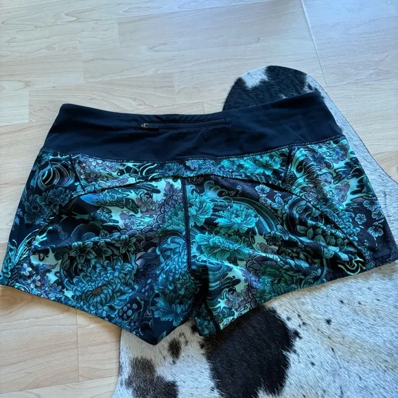 LULULEMON Run Times Short II 4&quot; Memoir Multi Green Size 8