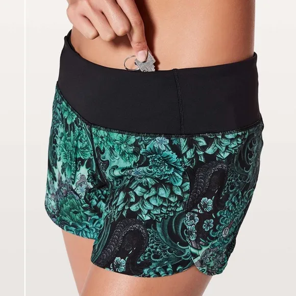 LULULEMON Run Times Short II 4&quot; Memoir Multi Green Size 8