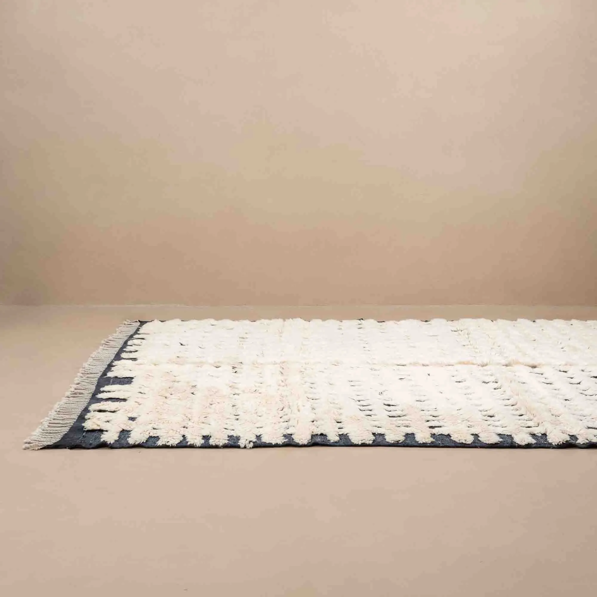 Monochrome Melody - Luxury Shag Moroccan Rug