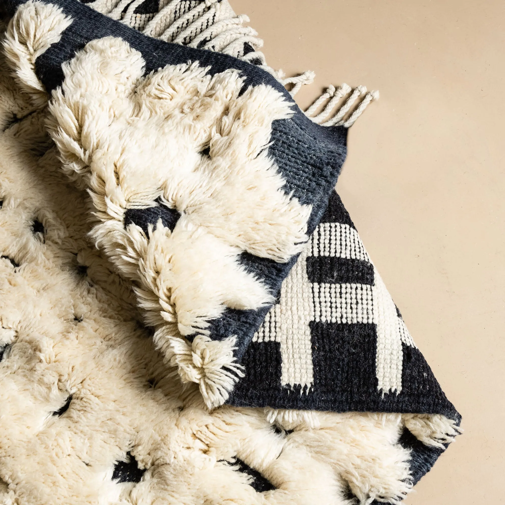 Monochrome Melody - Luxury Shag Moroccan Rug
