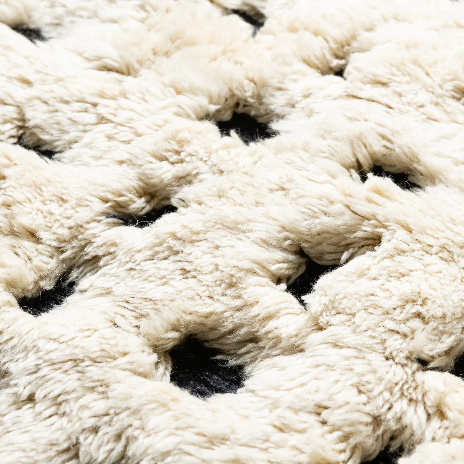 Monochrome Melody Round - Luxury Shag Moroccan Rug