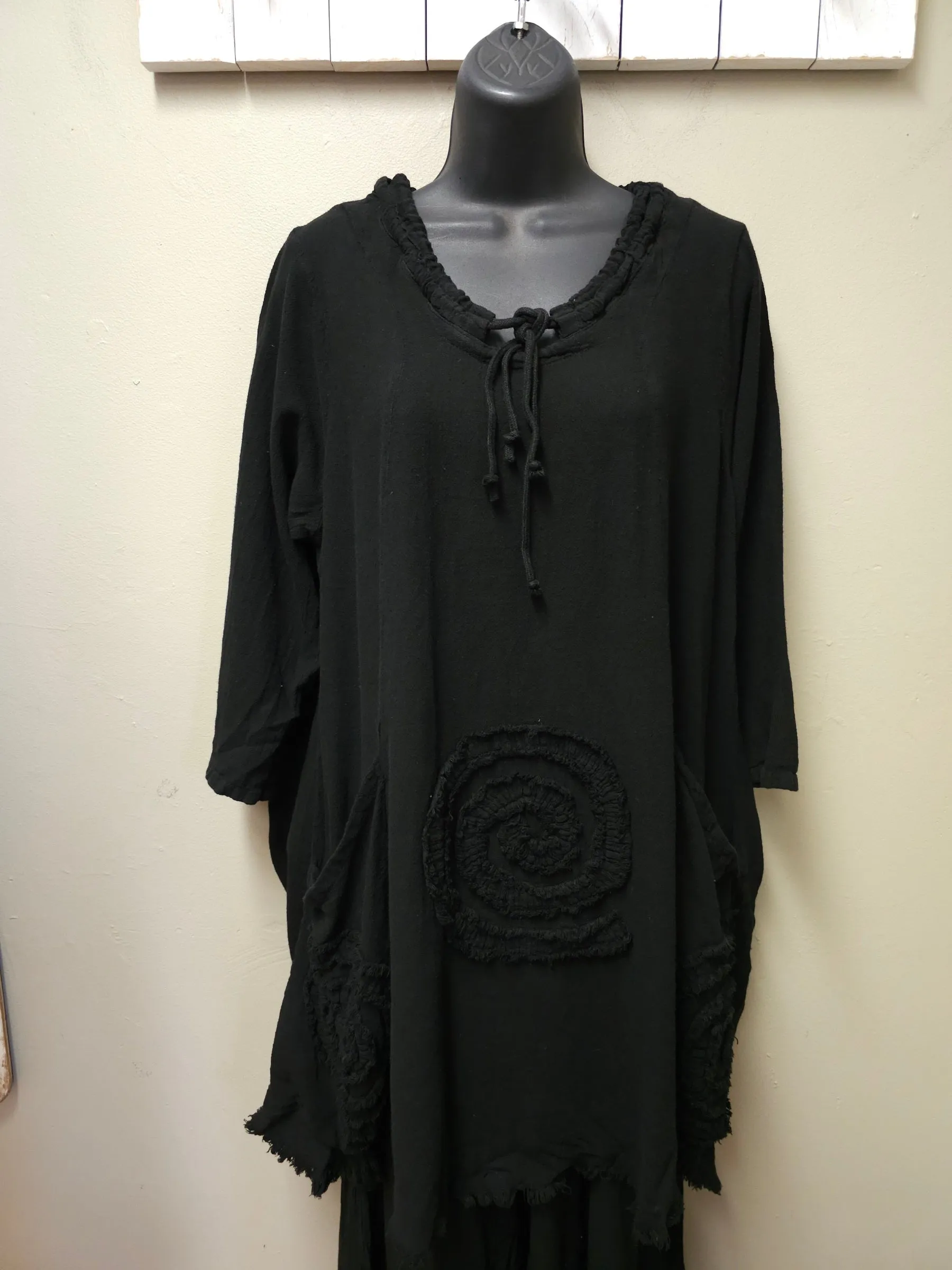 NEW COLOR! 6 Color Ways - 3/4 Sleeves with "Circle" Designs