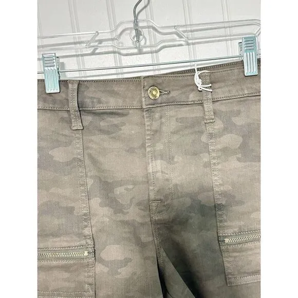 Pistola Womens Hannah Print Cargo Short Dark Camouflage Olive Green Size 29 NWT