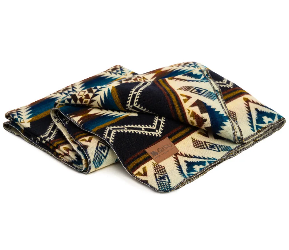 QISU Plate-Billed Mountain Toucan Wool Blanket – Artisan Holiday Keepsake