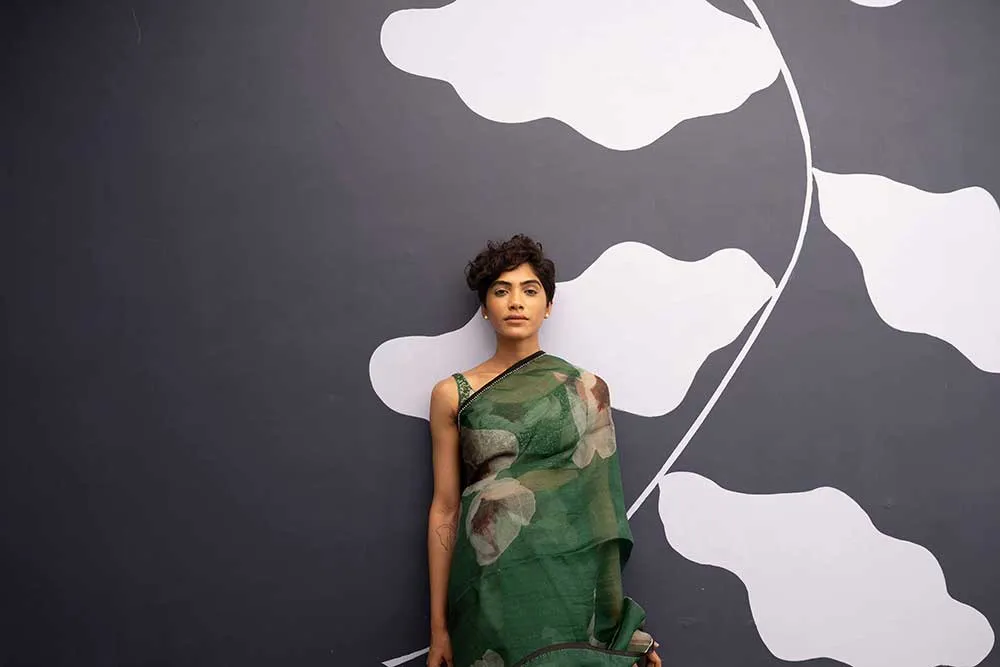 YAM   I   Alicante WHITE POPPIES SAREE 1  (SAREE)  [BLOUSE STITCHED/ UNSTITCHED NOT INCLUDED] SILK ORGANZA GREEN YAMSR16